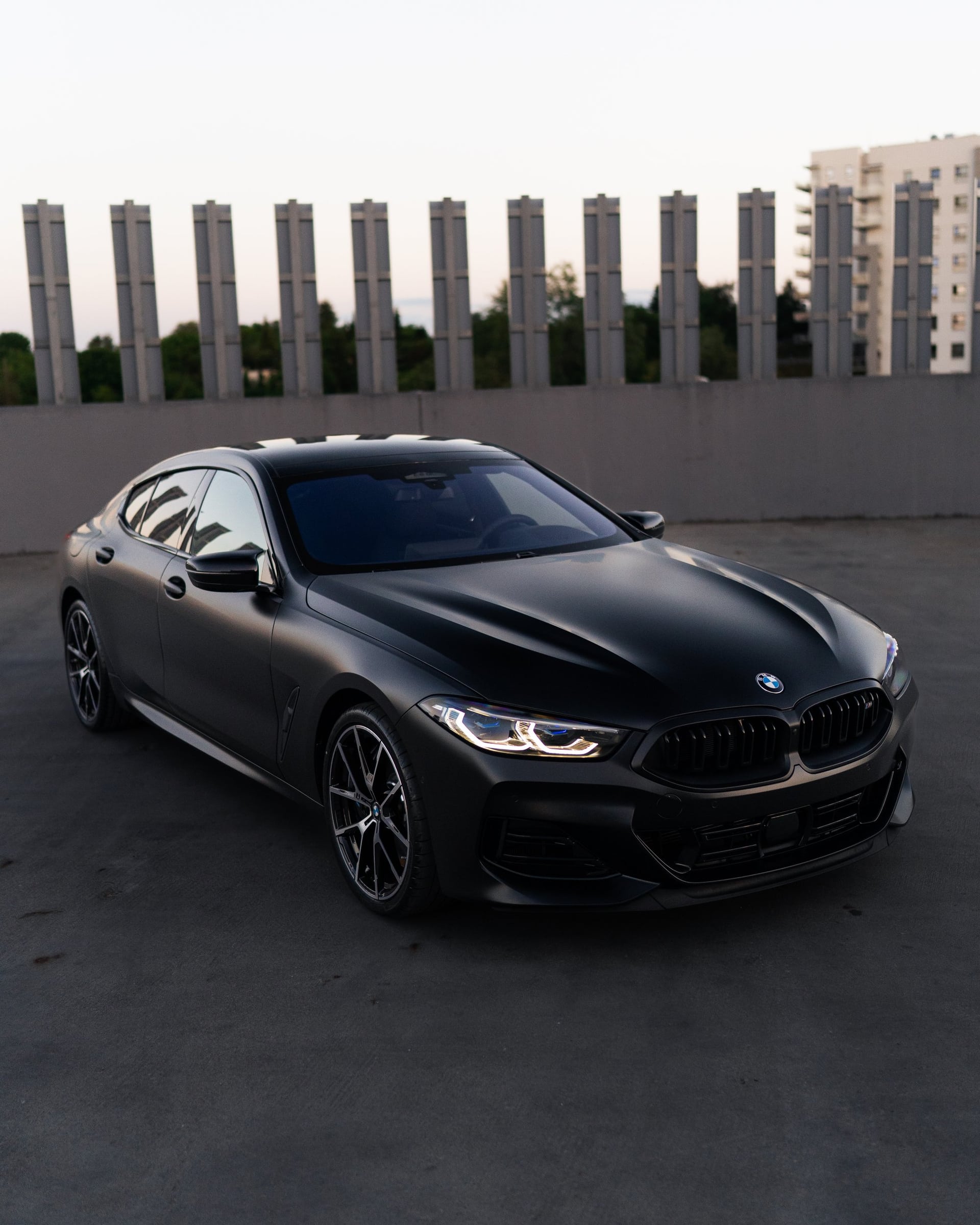 BMW serii 8 w satynowej folii PPF po mrożeniu lakieru — Nowakowski Studio Gdańsk