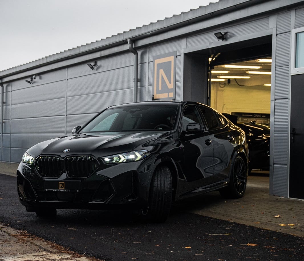 Detal krawędzi po dechromingu — BMW X6, Nowakowski Studio Gdańsk