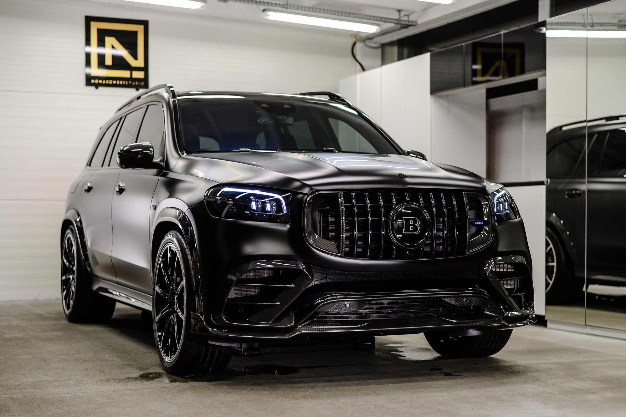 Brabus 800 w macie po mrożeniu lakieru satynową folią PPF
